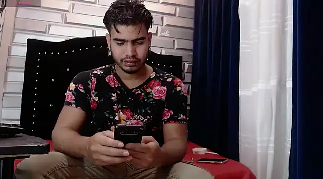 Snapshot of jaden_98_ chatting on February 1, 11:37 pm jaden 98  online show from February 1, 11:37 pm