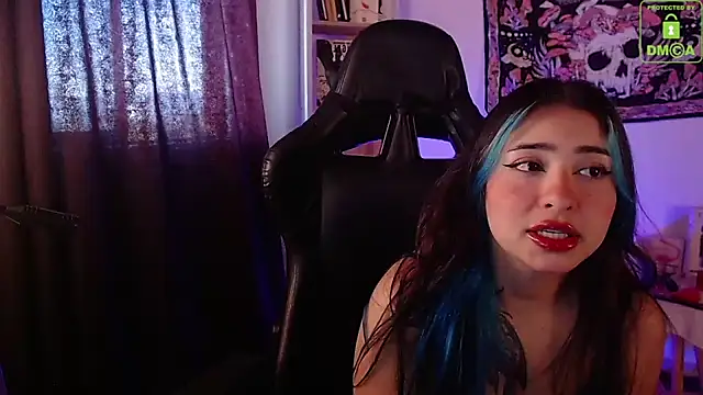 Snapshot of sweetcoralinee chatting on October 18, 1:01 pm sweetcoralinee online show from October 18, 1:01 pm