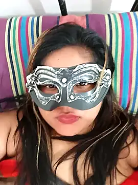 Snapshot of littlequeen77 chatting on January 19, 8:39 am littlequeen77 online show from January 19, 8:39 am