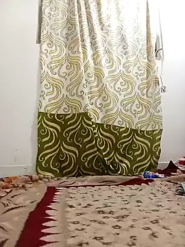 Snapshot of littlequeen77 chatting on January 30, 2:58 pm littlequeen77 online show from January 30, 2:58 pm