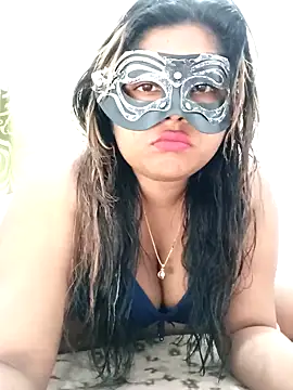 Snapshot of littlequeen77 chatting on February 6, 4:21 am littlequeen77 online show from February 6, 4:21 am