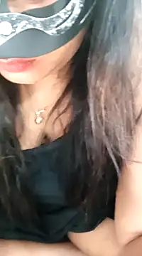 Snapshot of littlequeen77 chatting on February 11, 12:37 pm littlequeen77 online show from February 11, 12:37 pm