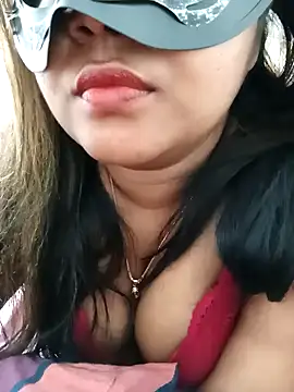 Snapshot of littlequeen77 chatting on February 12, 7:44 am littlequeen77 online show from February 12, 7:44 am