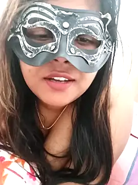 Snapshot of littlequeen77 chatting on February 20, 6:35 pm littlequeen77 online show from February 20, 6:35 pm