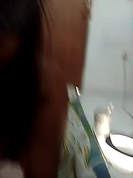 Snapshot of littlequeen77 chatting on February 21, 9:13 am littlequeen77 online show from February 21, 9:13 am