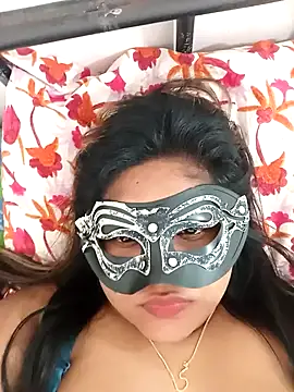 Snapshot of littlequeen77 chatting on February 23, 2:35 pm littlequeen77 online show from February 23, 2:35 pm