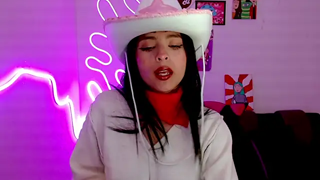 Snapshot of Kind_Scarlett chatting on February 10, 8:31 pm Kind Scarlett online show from February 10, 8:31 pm