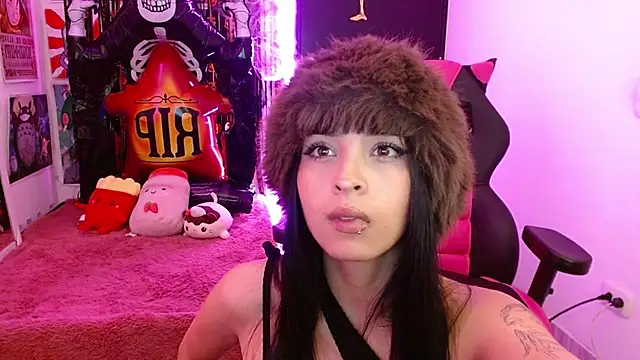 Snapshot of Kind_Scarlett chatting on October 24, 1:24 am Kind Scarlett online show from October 24, 1:24 am