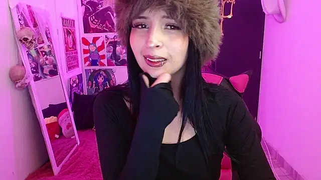 Snapshot of Kind_Scarlett chatting on November 8, 12:44 am Kind Scarlett online show from November 8, 12:44 am