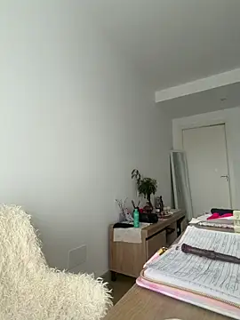 streetdoll online show from February 10, 8:18 am