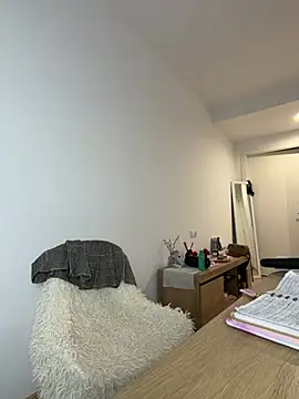 streetdoll online show from February 13, 7:37 am