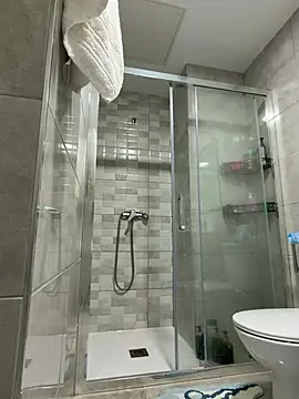 streetdoll online show from April 13, 6:52 am