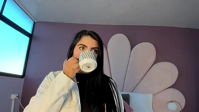 Snapshot of PaulinaDuarte chatting on January 23, 1:02 pm PaulinaDuarte online show from January 23, 1:02 pm