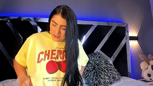 Snapshot of PaulinaDuarte chatting on February 6, 11:21 am PaulinaDuarte online show from February 6, 11:21 am