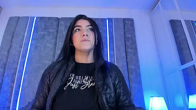 Snapshot of PaulinaDuarte chatting on March 12, 12:15 pm PaulinaDuarte online show from March 12, 12:15 pm