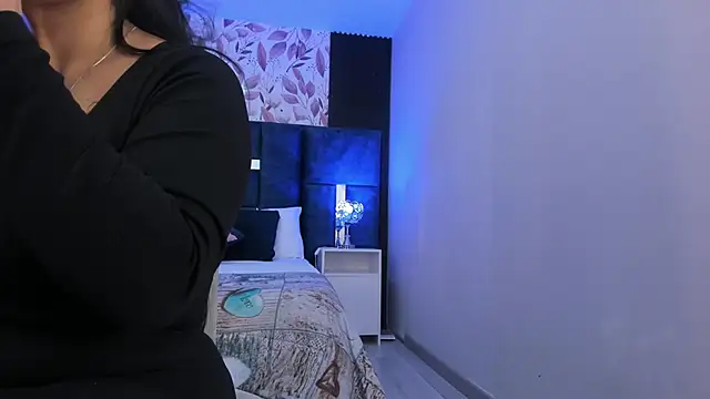 Snapshot of PaulinaDuarte chatting on November 7, 11:21 am PaulinaDuarte online show from November 7, 11:21 am