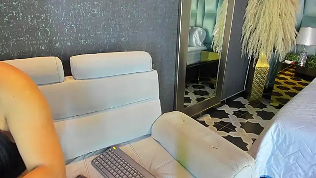 Snapshot of PaulinaDuarte chatting on November 14, 11:31 am PaulinaDuarte online show from November 14, 11:31 am