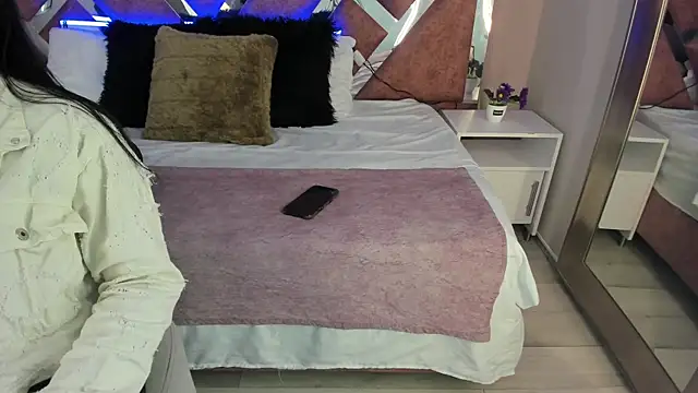 Snapshot of PaulinaDuarte chatting on November 19, 11:21 am PaulinaDuarte online show from November 19, 11:21 am