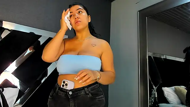 Snapshot of PaulinaDuarte chatting on November 26, 12:17 pm PaulinaDuarte online show from November 26, 12:17 pm