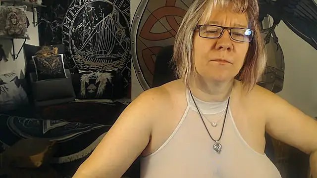 Snapshot of TittenMichelle chatting on October 5, 4:11 am TittenMichelle online show from October 5, 4:11 am