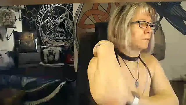 Snapshot of TittenMichelle chatting on November 4, 7:40 am TittenMichelle online show from November 4, 7:40 am