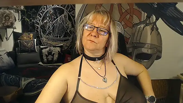 Snapshot of TittenMichelle chatting on November 21, 7:23 pm TittenMichelle online show from November 21, 7:23 pm