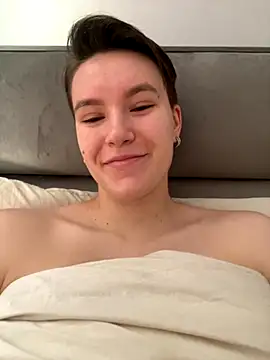 Snapshot of JessieFlower chatting on November 13, 8:35 am JessieFlower online show from November 13, 8:35 am