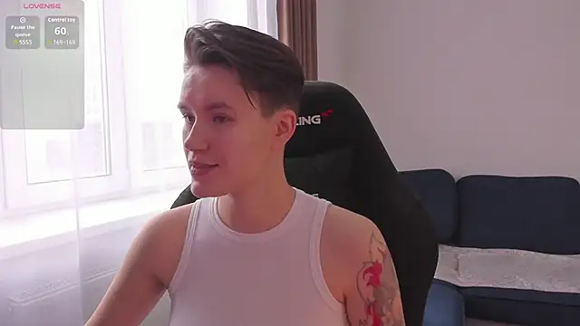 Snapshot of JessieFlower chatting on December 5, 9:29 am JessieFlower online show from December 5, 9:29 am