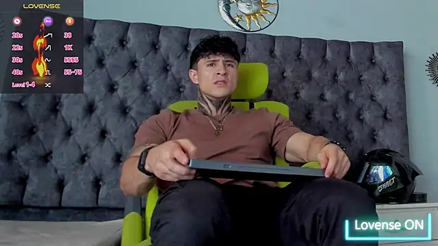 Snapshot of Jeins_carter chatting on December 23, 5:00 pm Jeins carter online show from December 23, 5:00 pm