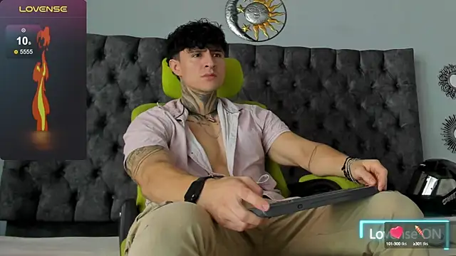 Snapshot of Jeins_carter chatting on February 15, 1:38 pm Jeins carter online show from February 15, 1:38 pm