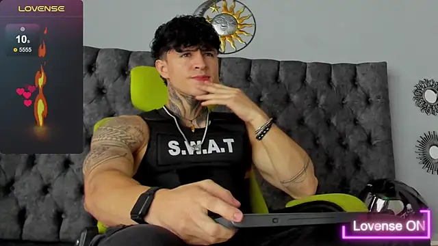 Snapshot of Jeins_carter chatting on February 18, 1:22 pm Jeins carter online show from February 18, 1:22 pm