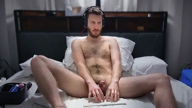 Snapshot of SpunDaddiesBoi chatting on December 24, 8:11 am SpunDaddiesBoi online show from December 24, 8:11 am