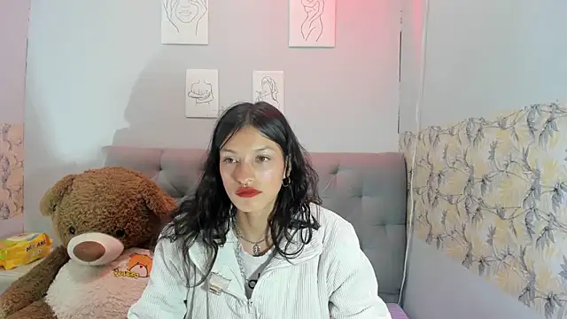 Snapshot of Emma-Wilson chatting on January 14, 4:25 am Emma-Wilson online show from January 14, 4:25 am