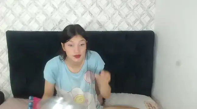 Snapshot of Emma-Wilson chatting on February 19, 9:47 pm Emma-Wilson online show from February 19, 9:47 pm