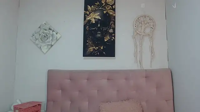 Snapshot of Emma-Wilson chatting on March 15, 5:19 am Emma-Wilson online show from March 15, 5:19 am