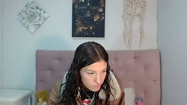 Snapshot of Emma-Wilson chatting on March 19, 7:17 pm Emma-Wilson online show from March 19, 7:17 pm