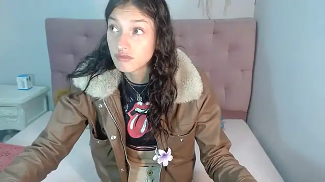 Snapshot of Emma-Wilson chatting on March 20, 4:31 pm Emma-Wilson online show from March 20, 4:31 pm