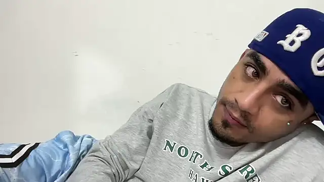 dominic brandd23 online show from October 16, 6:47 am