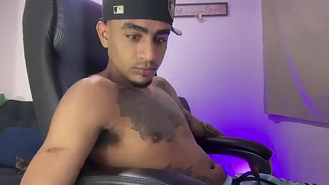 dominic brandd23 online show from February 14, 11:01 pm