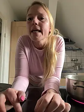 Snapshot of MoniqueLaFee chatting on January 30, 6:13 am MoniqueLaFee online show from January 30, 6:13 am