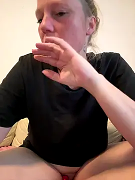 Snapshot of MoniqueLaFee chatting on September 11, 3:45 pm MoniqueLaFee online show from September 11, 3:45 pm