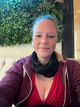 Snapshot of MoniqueLaFee chatting on September 27, 7:57 am MoniqueLaFee online show from September 27, 7:57 am