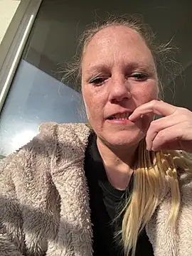 MoniqueLaFee online show from February 19, 2:24 pm