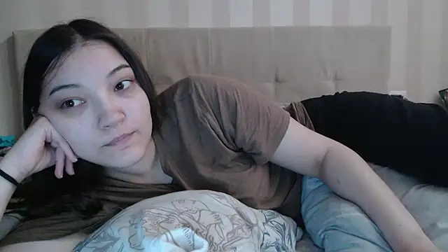 Snapshot of AlisaDevis chatting on May 16, 6:32 am AlisaDevis online show from May 16, 6:32 am