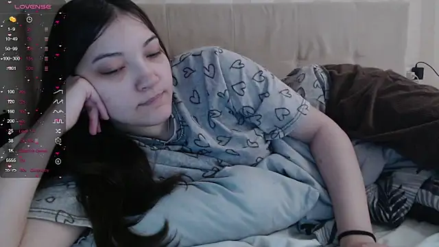 Snapshot of AlisaDevis chatting on June 7, 7:12 am AlisaDevis online show from June 7, 7:12 am
