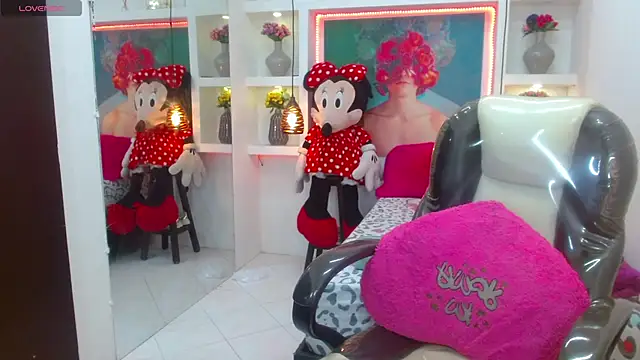 lorenapinto online show from March 13, 7:50 pm