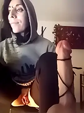 Snapshot of freyamoret chatting on March 14, 5:02 pm freyamoret online show from March 14, 5:02 pm