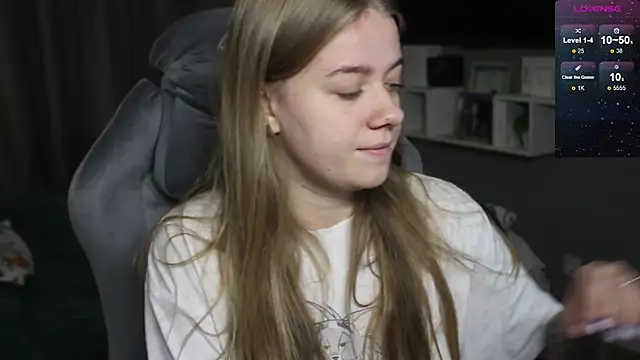 candy maggie online show from December 7, 2:24 pm