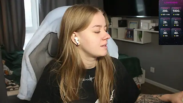 candy maggie online show from December 9, 10:32 am