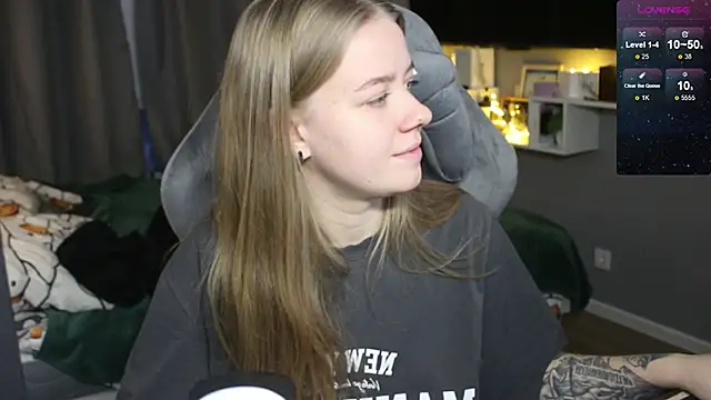 candy maggie online show from December 16, 1:22 pm